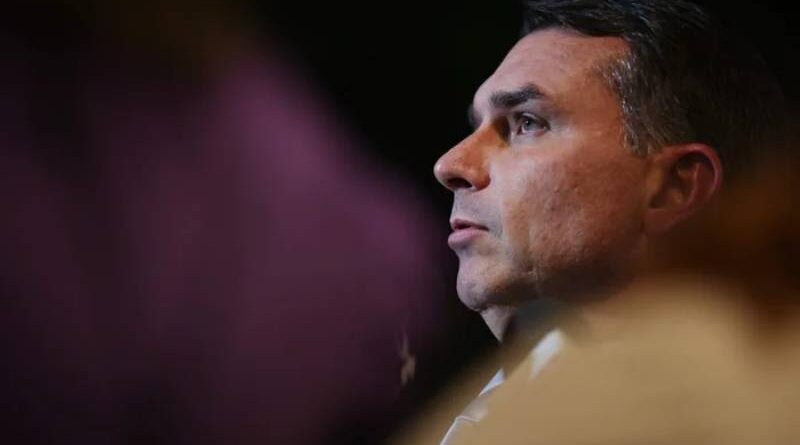 Flávio critica Moraes por suspensão da Lei da Dosimetria: “Canetada” Flávio critica Moraes por suspensão da Lei da Dosimetria: “Canetada”