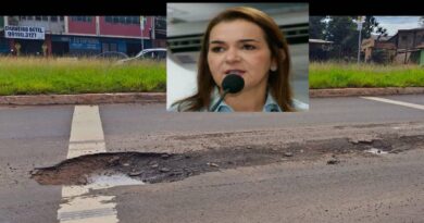 Buraco surgiu em recapeamento da Duque de Caixa em trecho da prefeitura, diz Agesul Buraco surgiu em recapeamento da Duque de Caixa em trecho da prefeitura, diz Agesul