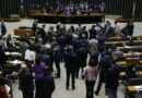 Que trabalheira, deputado! Você precisa de 143 funcionários! Que trabalheira, deputado! Você precisa de 143 funcionários!