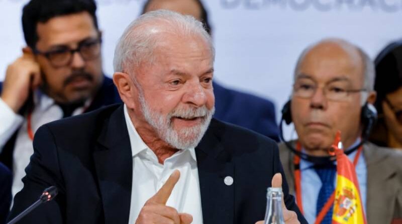 PT celebra áudios de Flávio, prepara bombardeio nas redes sociais e quer viralizar ‘BolsoMaster’