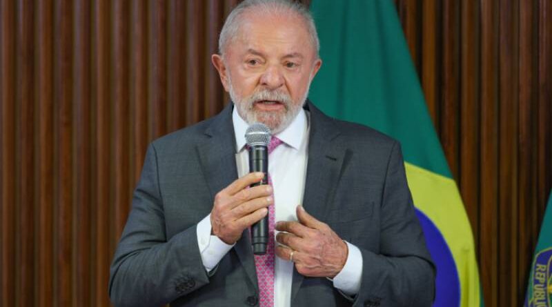 Lula assina MP e revoga ‘taxa das blusinhas’ Lula assina MP e revoga ‘taxa das blusinhas’