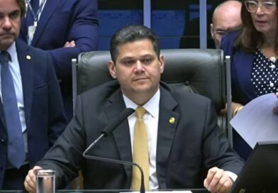Alcolumbre promulga Lei da Dosimetria, que pode beneficiar Bolsonaro