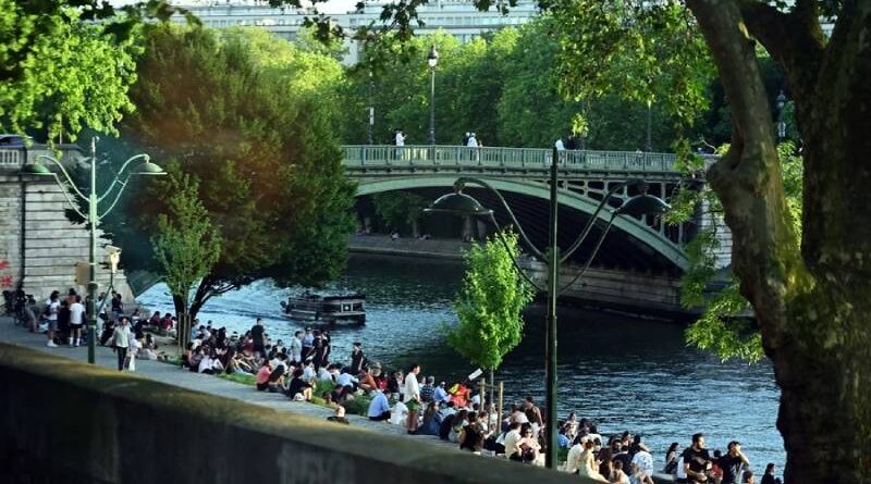 Recordes de calor na Europa chegam a 15ºC acima da média para o mês Recordes de calor na Europa chegam a 15ºC acima da média para o mês