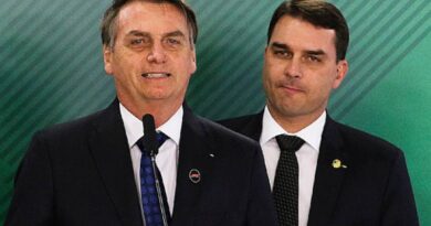 Valor pedido por Flávio para filme de Bolsonaro supera o orçamento de vencedores do Oscar