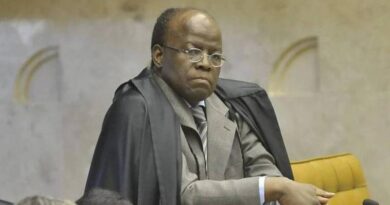 Joaquim Barbosa é confirmado como pré-candidato à Presidência do Brasil Joaquim Barbosa é confirmado como pré-candidato à Presidência do Brasil