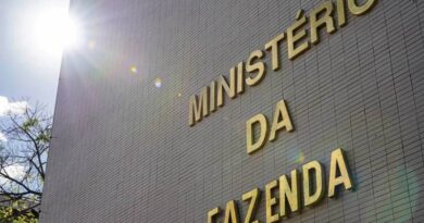 Fazenda sobe previsão da inflação para 4,5% e mantém PIB em 2,3%