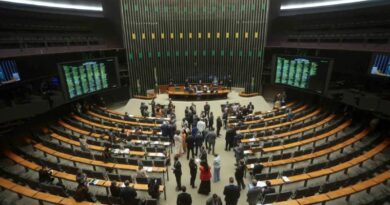 Câmara aprova MP que aumenta piso dos professores da educação básica