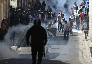 Bancos na Bolívia suspendem operações em meio a protestos Bancos na Bolívia suspendem operações em meio a protestos