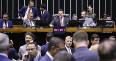 Bancadas do PL e do PT lideram assinaturas por pedidos de CPI do Master Bancadas do PL e do PT lideram assinaturas por pedidos de CPI do Master