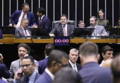 Bancadas do PL e do PT lideram assinaturas por pedidos de CPI do Master Bancadas do PL e do PT lideram assinaturas por pedidos de CPI do Master