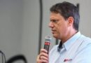 Tarcísio diz não enxergar espaço para terceira via e reforça apoio a Flávio