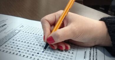 Ampliação de vagas e novo concurso reforçam conquista histórica da luta dos trabalhadores da educação Ampliação de vagas e novo concurso reforçam conquista histórica da luta dos trabalhadores da educação