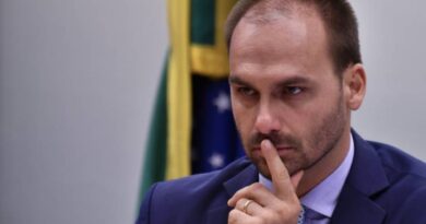 STF julga Eduardo Bolsonaro por suposta coação nesta terça-feira STF julga Eduardo Bolsonaro por suposta coação nesta terça-feira