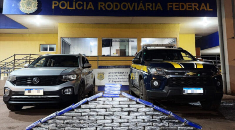 Militar da reserva da Marinha e esposa são presos com 96 kg de cocaína na BR-262 Militar da reserva da Marinha e esposa são presos com 96 kg de cocaína na BR-262