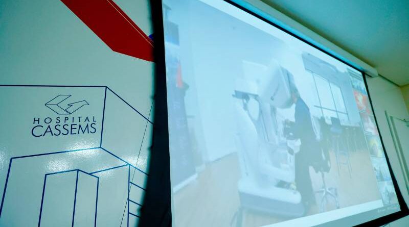 Com 3 cirurgias simultâneas entre países, Hospital Cassems integra projeto inédito de robótica Com 3 cirurgias simultâneas entre países, Hospital Cassems integra projeto inédito de robótica