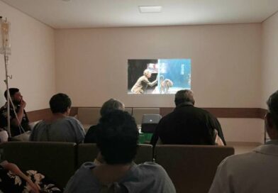 Hospital Cassems de Dourados lança projeto “Cuidado em Cena” e usa o cinema no acolhimento de pacientes oncológicos Hospital Cassems de Dourados lança projeto “Cuidado em Cena” e usa o cinema no acolhimento de pacientes oncológicos