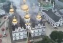 Ataque maciço russo deixa catedral histórica de Kiev em chamas