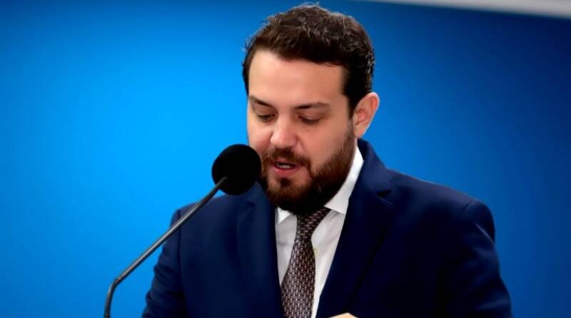 Ação do MPE contra Claudinho ganha mil páginas para provar que nem a morte escapou da corrupção Ação do MPE contra Claudinho ganha mil páginas para provar que nem a morte escapou da corrupção