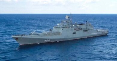 Fragata russa dispara tiros de alerta contra iate britânico Fragata russa dispara tiros de alerta contra iate britânico