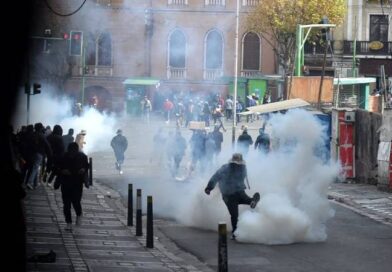Em meio à crise e protestos, Bolívia aprova lei de estados de exceção Em meio à crise e protestos, Bolívia aprova lei de estados de exceção