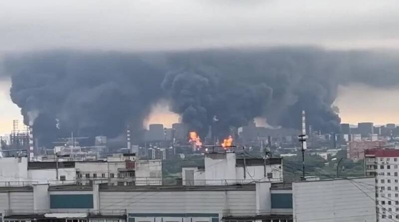 Ucrânia ataca refinaria estratégica de Moscou pela segunda vez em três dias Ucrânia ataca refinaria estratégica de Moscou pela segunda vez em três dias