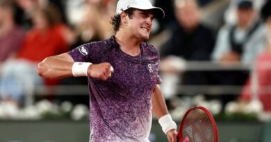 Invicto contra Mensik, João Fonseca busca semifinal de Roland Garros