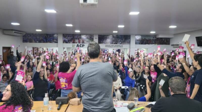 Adriane acha muito reajuste de 5,4% para professor e culpa Lula por paralisação de 24h Adriane acha muito reajuste de 5,4% para professor e culpa Lula por paralisação de 24h