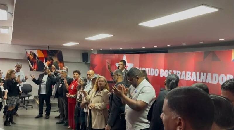 PT lança carta a evangélicos com críticas ao uso da fé nas eleições PT lança carta a evangélicos com críticas ao uso da fé nas eleições