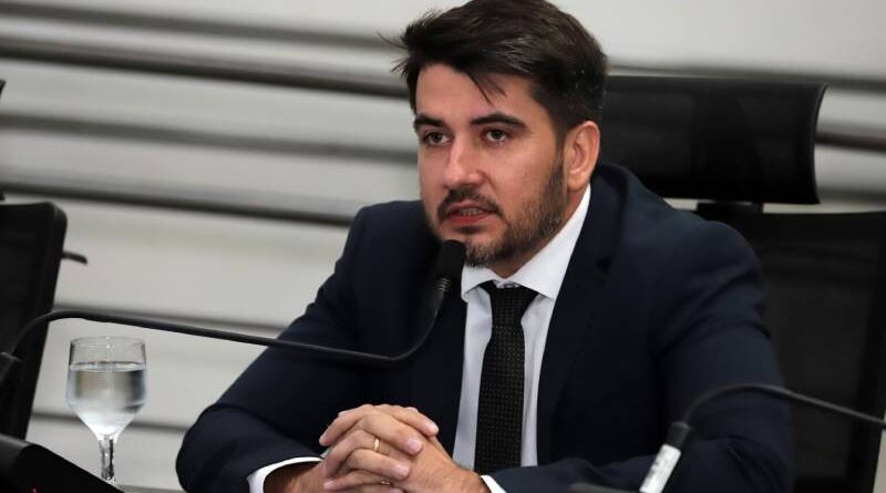 Rafael Tavares arruma desculpa para não assinar CPI e livrar aliada Adriane de desgaste Rafael Tavares arruma desculpa para não assinar CPI e livrar aliada Adriane de desgaste