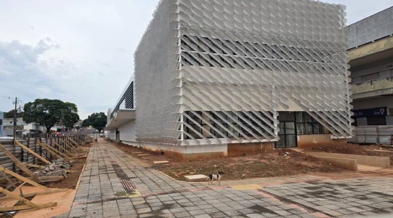 Obra sem fim: reforma da rodoviária já custou R$ 13,2 mi em 4 anos, metade do orçado Obra sem fim: reforma da rodoviária já custou R$ 13,2 mi em 4 anos, metade do orçado