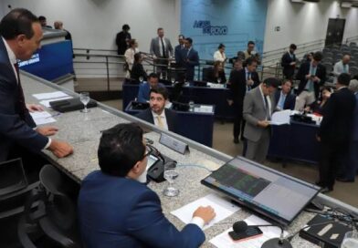 Câmara antecipa 2ª parcela para janeiro e aprova reajuste de 4,39% a 9 mil servidores municipais Câmara antecipa 2ª parcela para janeiro e aprova reajuste de 4,39% a 9 mil servidores municipais