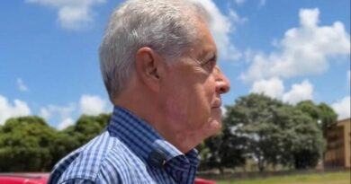 MPE pede condenação de André e ex-secretária pelo desvio de R$ 22,9 mi na compra de livros MPE pede condenação de André e ex-secretária pelo desvio de R$ 22,9 mi na compra de livros