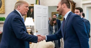O que muda para Eduardo Bolsonaro após Trump conceder green card O que muda para Eduardo Bolsonaro após Trump conceder green card