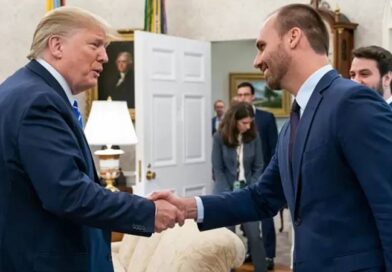 O que muda para Eduardo Bolsonaro após Trump conceder green card O que muda para Eduardo Bolsonaro após Trump conceder green card
