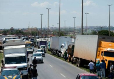 Governo aciona AGU após ameaça de paralisação dos caminhoneiros Governo aciona AGU após ameaça de paralisação dos caminhoneiros