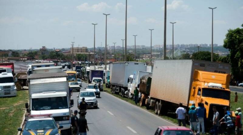 Governo aciona AGU após ameaça de paralisação dos caminhoneiros Governo aciona AGU após ameaça de paralisação dos caminhoneiros