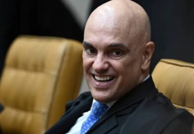 Veja as novas restrições impostas por Moraes a Bolsonaro após carta lida por Flávio Veja as novas restrições impostas por Moraes a Bolsonaro após carta lida por Flávio