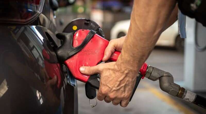 Com incerteza da guerra, governo busca saída para subsídio da gasolina