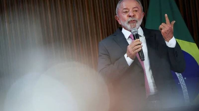 Lula: “Que ninguém de fora venha meter o dedo nas nossas eleições”
