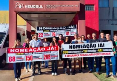 Aprovados na PCMS devem enfrentar 6 meses de espera por nomeação após governador adiar convocação para 2027; Comissão organiza mobilizações Aprovados na PCMS devem enfrentar 6 meses de espera por nomeação após governador adiar convocação para 2027; Comissão organiza mobilizações