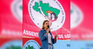 Lindbergh manda emendas para MST do Paraná, base eleitoral de Gleisi Lindbergh manda emendas para MST do Paraná, base eleitoral de Gleisi