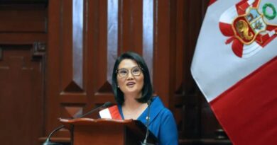 Fujimori assume presidência do Peru e discursa sobre combate ao crime organizado