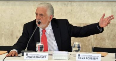 Mendonça tira sigilo de investigação contra Jaques Wagner