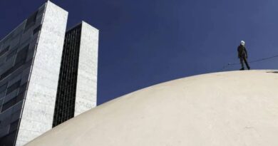 Apenas seis dos 21 partidos intimados responderam ao STF sobre emendas Apenas seis dos 21 partidos intimados responderam ao STF sobre emendas