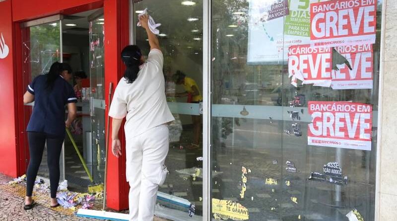 Bancários farão paralisação de 24 horas nesta quinta (20/8)