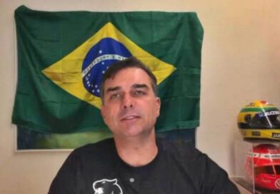 Arregou? Flávio Bolsonaro justifica ausência em debate na Band
