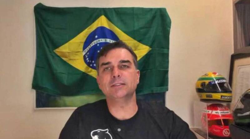 Arregou? Flávio Bolsonaro justifica ausência em debate na Band