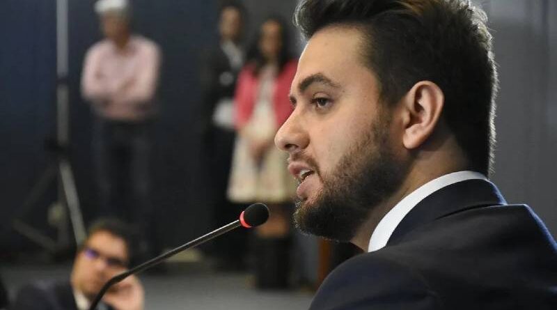 Justiça dos EUA diz que é falso documento usado para prender Filipe Martins
