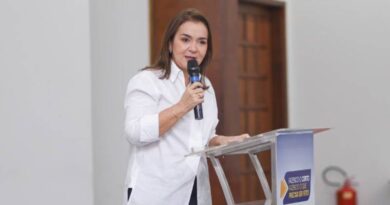 Sem transparência: prefeita esconde salários e “penduricalhos” de servidores há seis meses