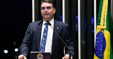 Lulinha aciona Justiça contra Flávio Bolsonaro